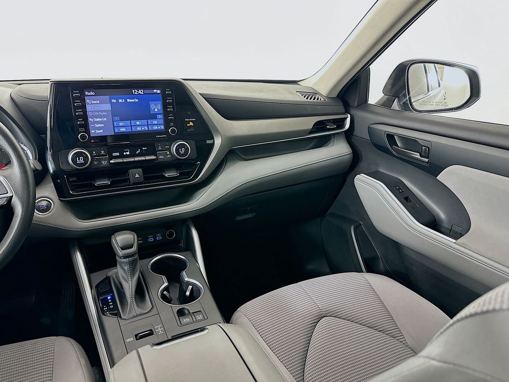 2022 Toyota Highlander L 22