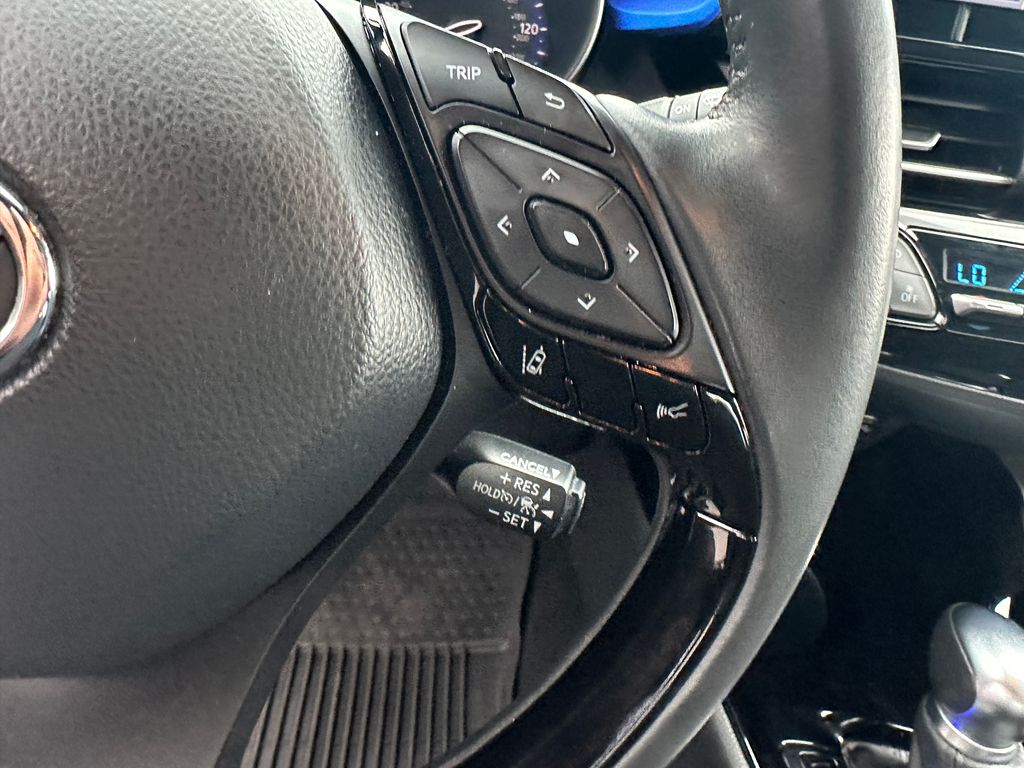 2022 Toyota C-HR XLE