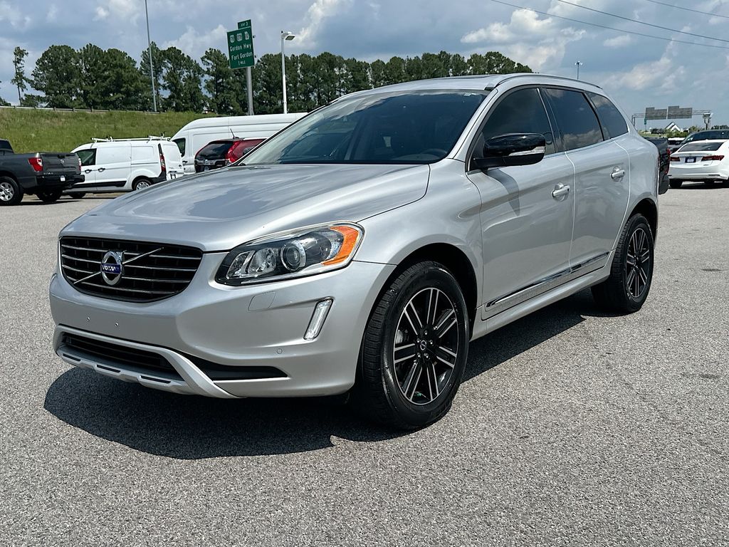 Bright Silver Metallic 2017 Volvo XC60 SUV / Crossover Front-Wheel Drive Automatic