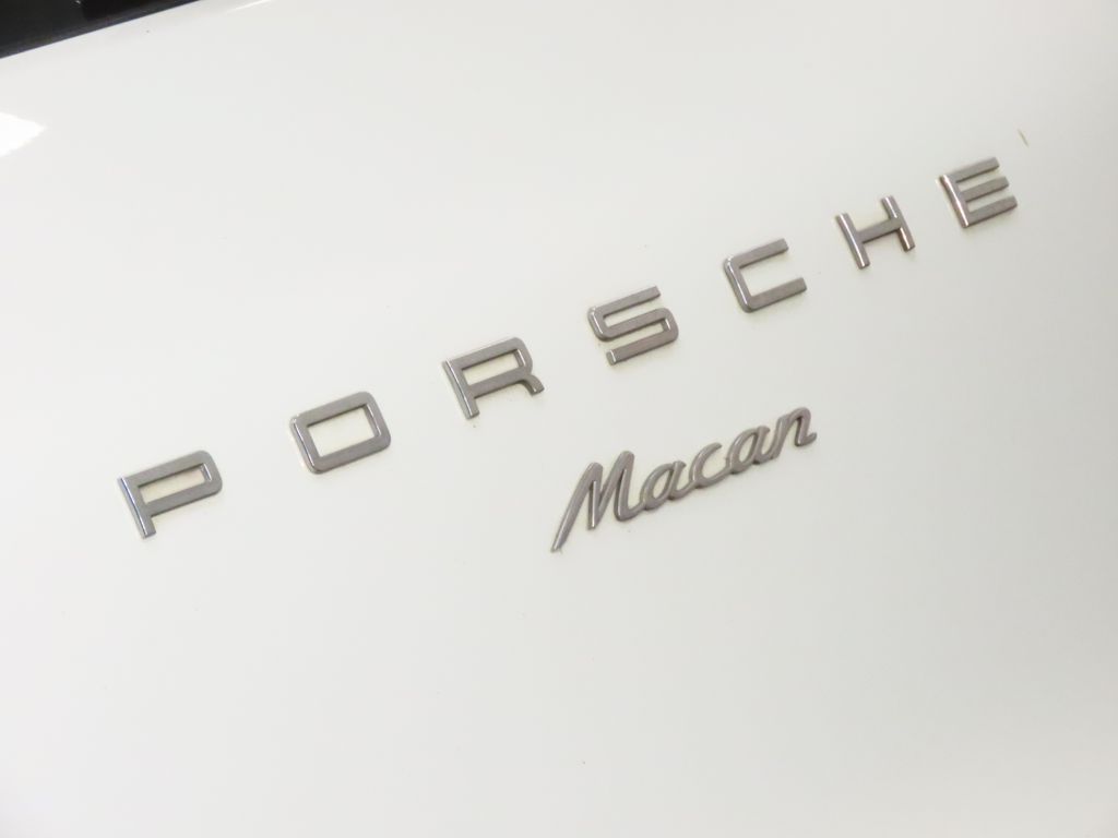 Thumbnail: 2017 Porsche Macan - 12