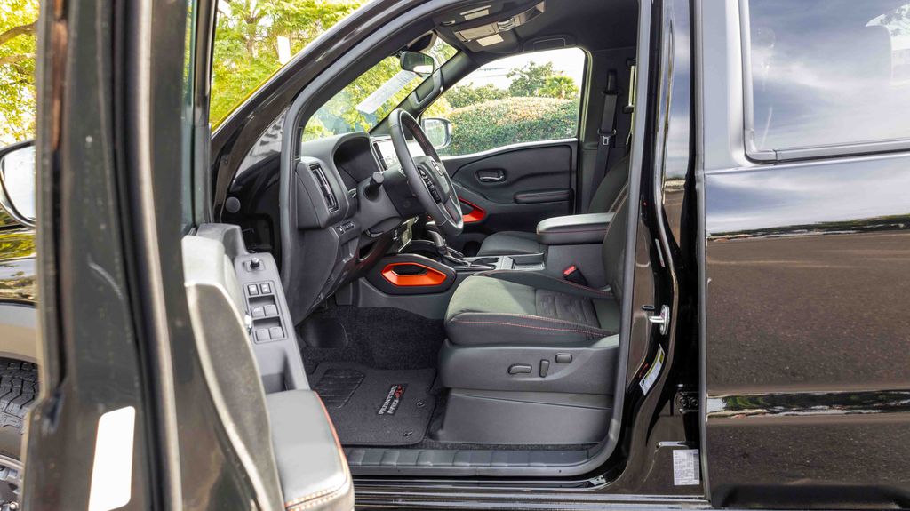 Used 2025 Nissan Frontier PRO-4X 4D Crew Cab