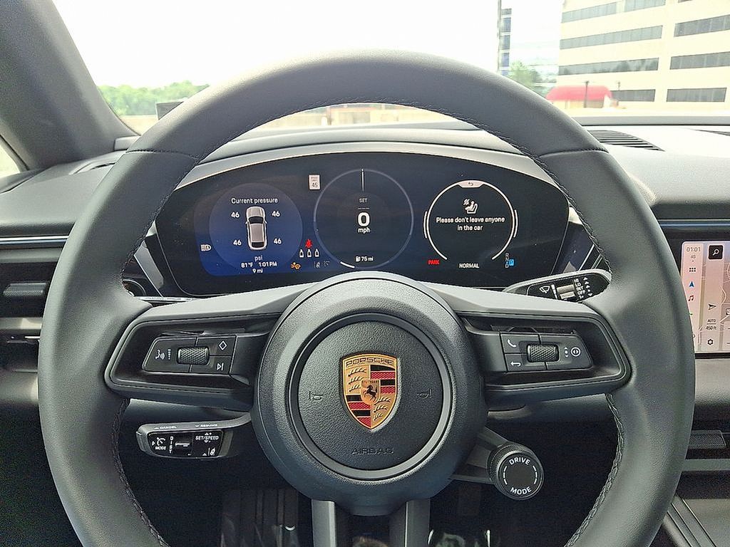 Thumbnail: 2025 Porsche Macan - 21