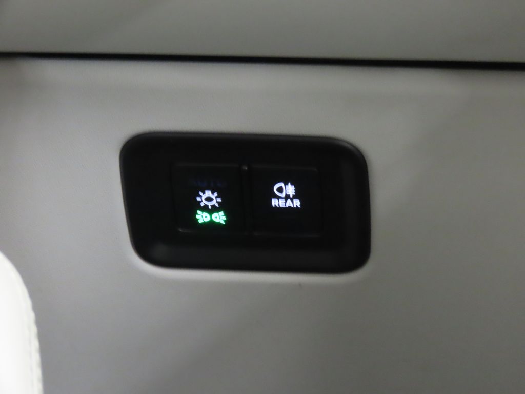 Thumbnail: 2024 Porsche Macan - 25