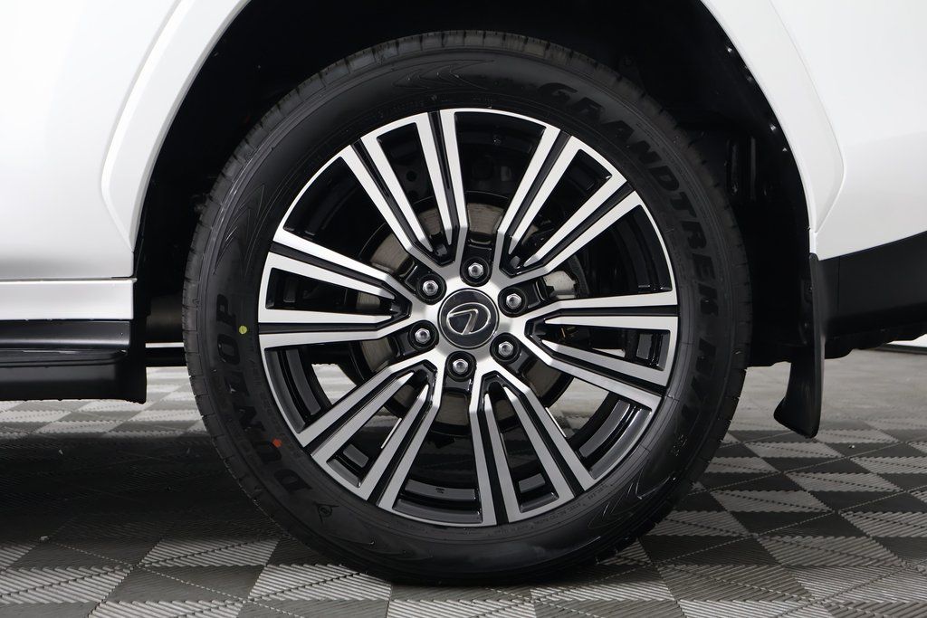 2025 Lexus LX 600 11
