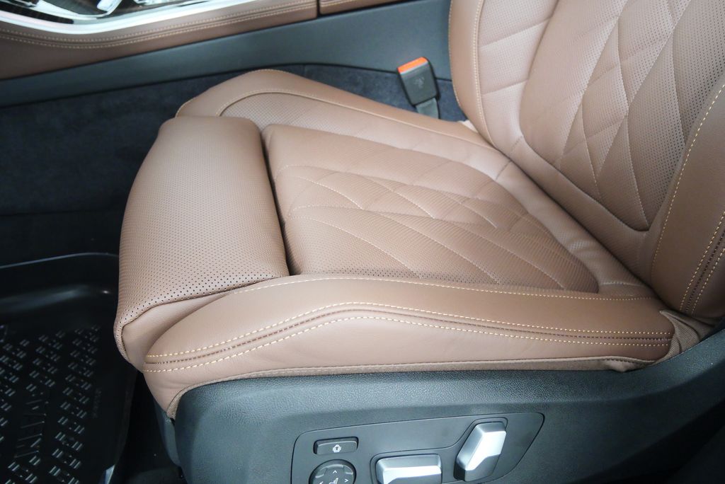 Thumbnail: 2026 BMW X5 - 10