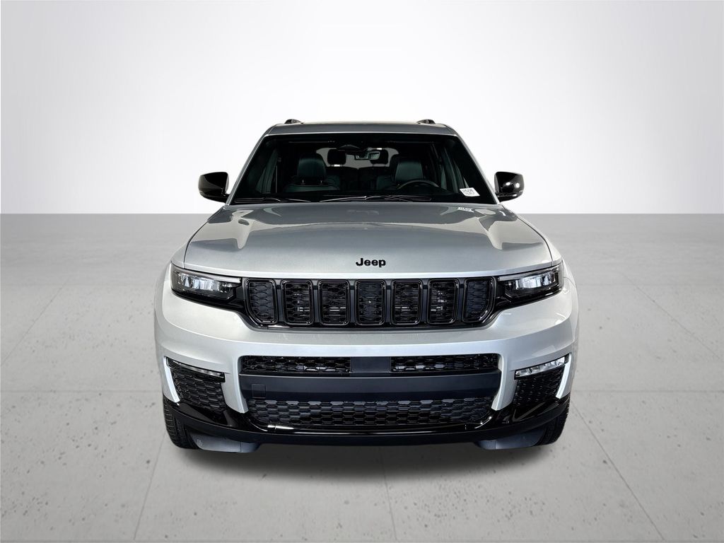 2025 Jeep Grand Cherokee Limited photo 3