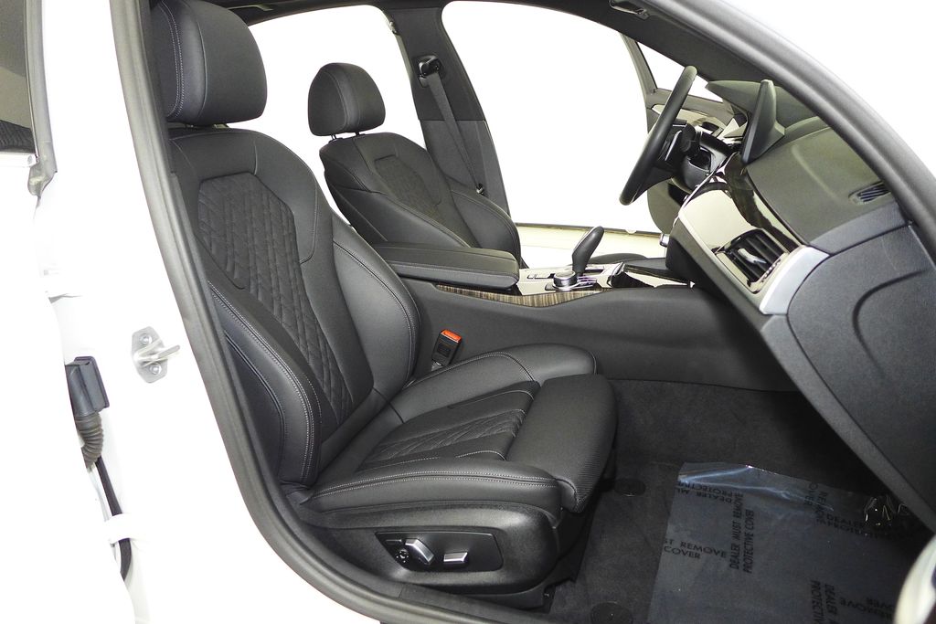 Thumbnail: 2022 BMW 5 Series - 18