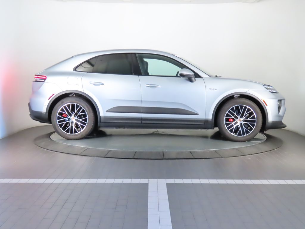 Thumbnail: 2025 Porsche Macan - 8