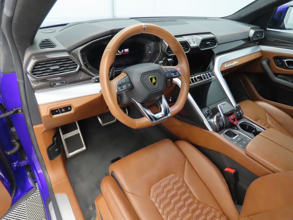 Thumbnail: 2022 Lamborghini Urus - 9