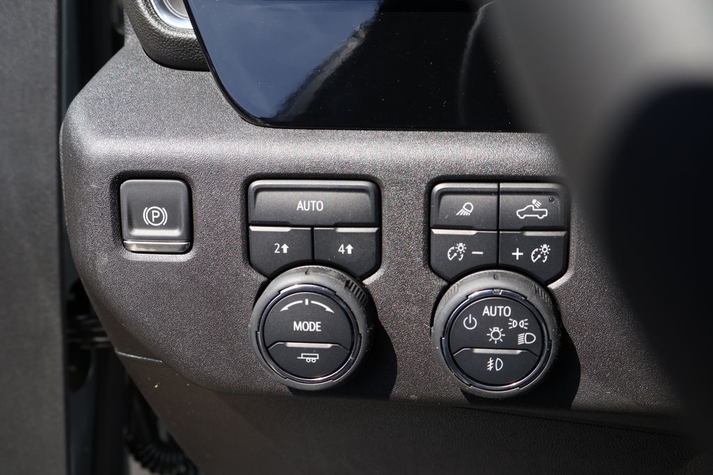 2025 Chevrolet Silverado 1500 RST 19
