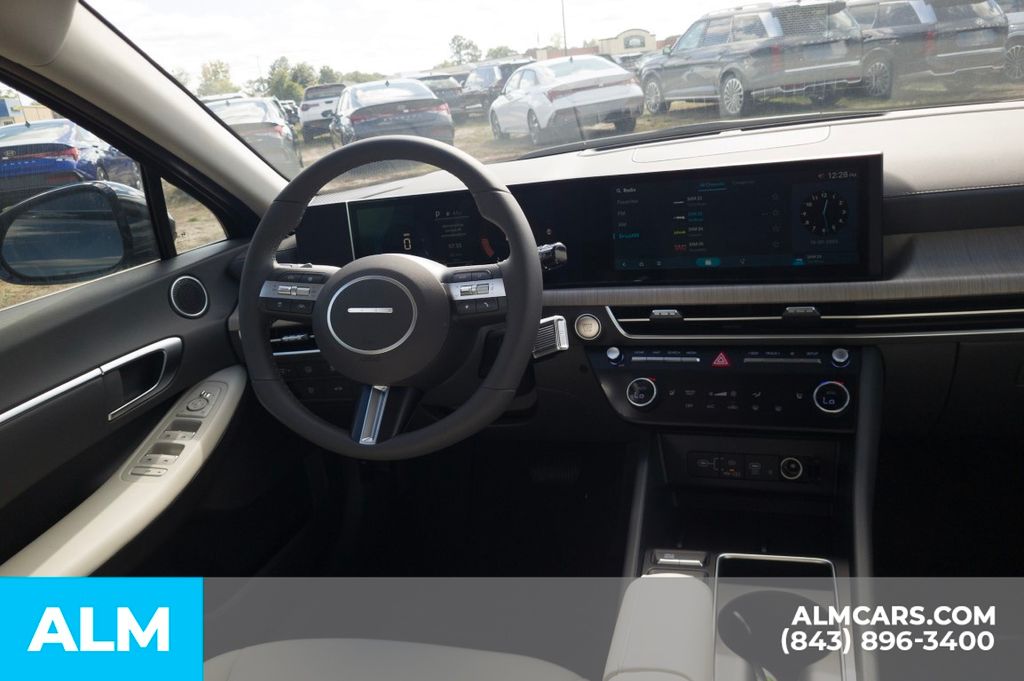 Used 2025 Black Hyundai SEL image 21
