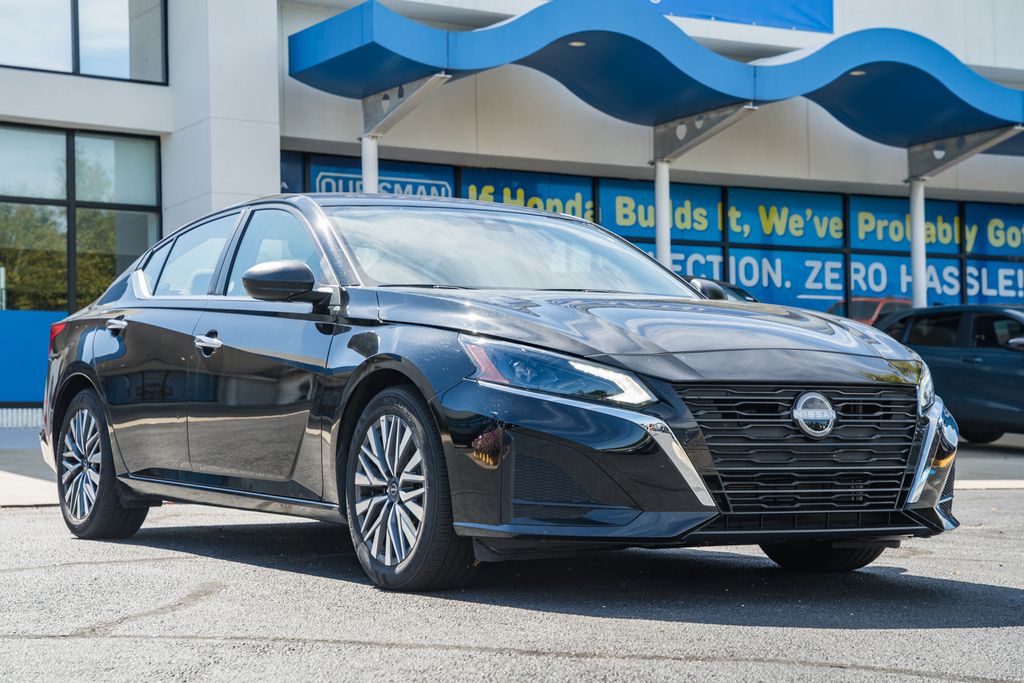 Super Black 2025 Nissan Altima Sedan Front-Wheel Drive Continuously Variable Transmission