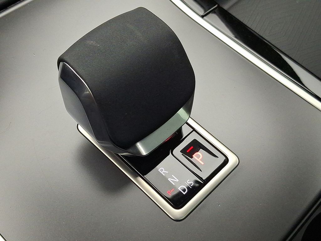 Thumbnail: 2025 Land Rover Range Rover Velar - 15