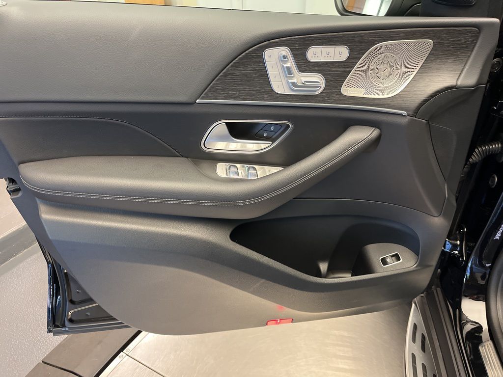 Thumbnail: 2026 Mercedes-Benz GLS - 11