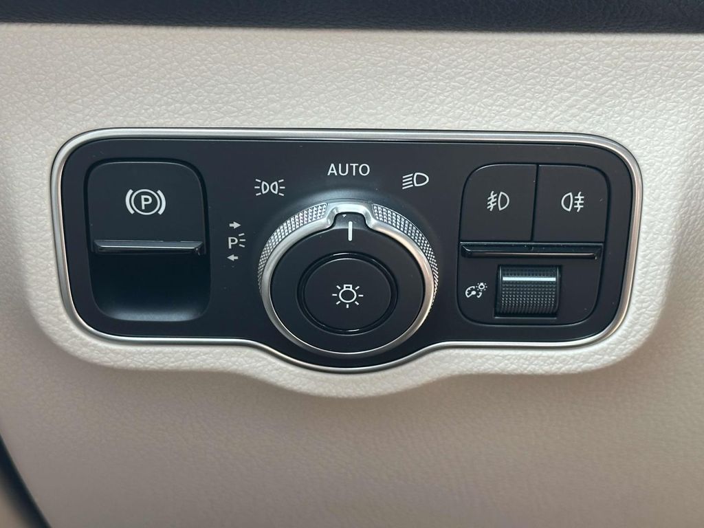 2025 Mercedes-Benz GLB 250 24