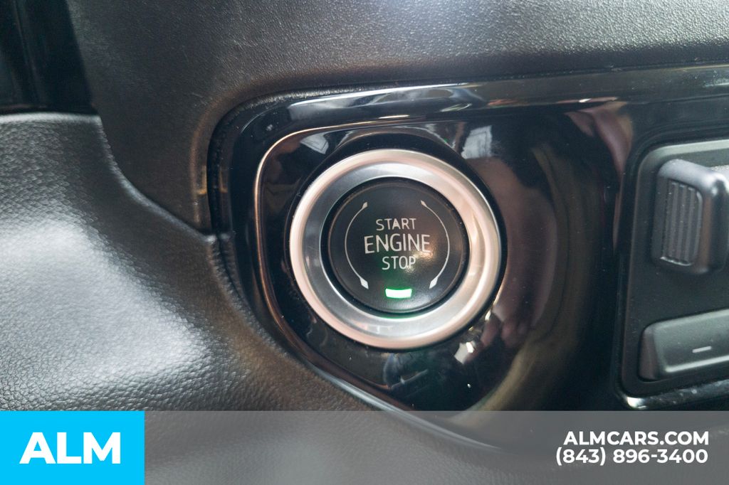 Used 2025 Summit White Chevrolet LT image 30