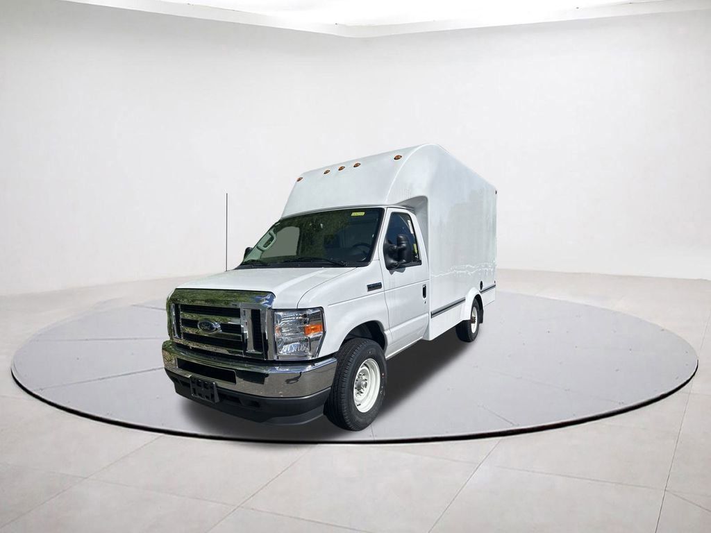 2025 Ford E-Series Chassis E-350 SD Cutaway SB DRW RWD