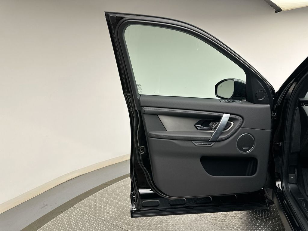 Thumbnail: 2026 Land Rover Discovery Sport - 17