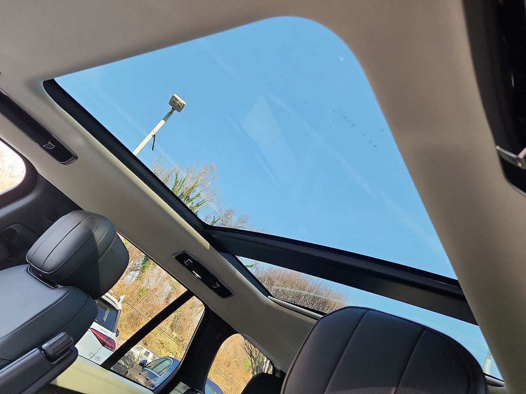 Thumbnail: 2024 Land Rover Range Rover - 14