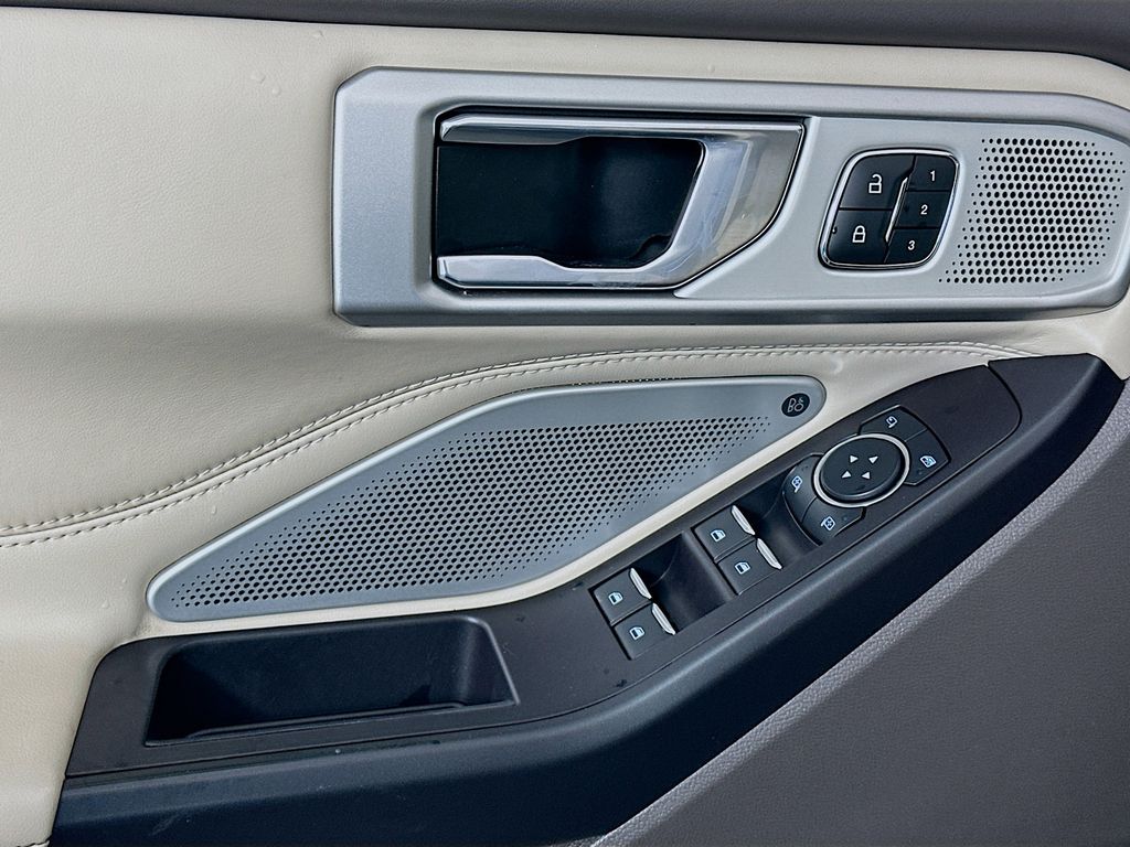 Thumbnail: 2020 Ford Explorer - 17