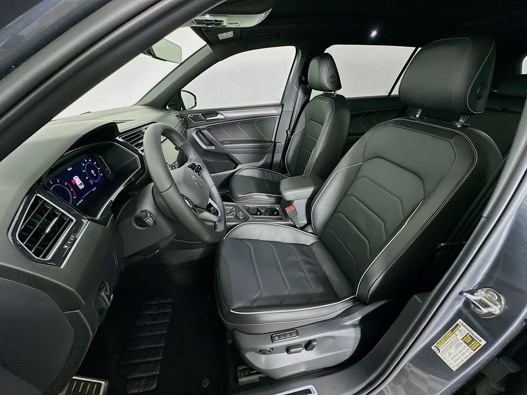 Thumbnail: 2022 Volkswagen Tiguan - 22