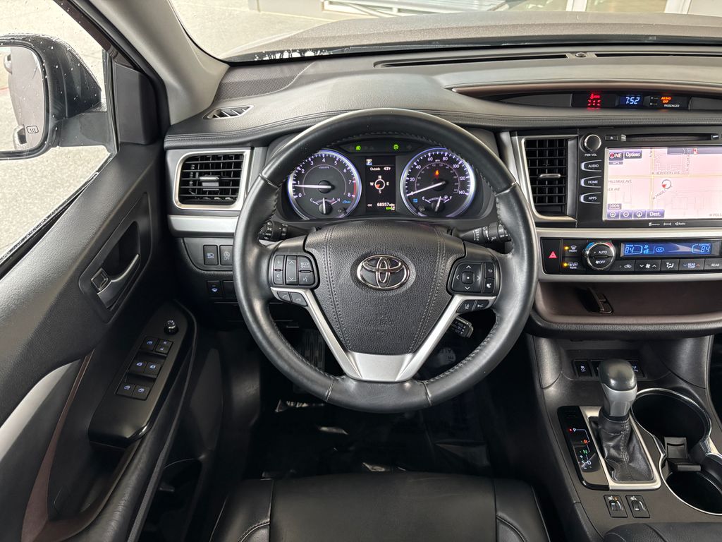 Thumbnail: 2019 Toyota Highlander - 10