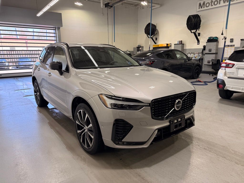 Thumbnail: 2025 Volvo XC60 - 7