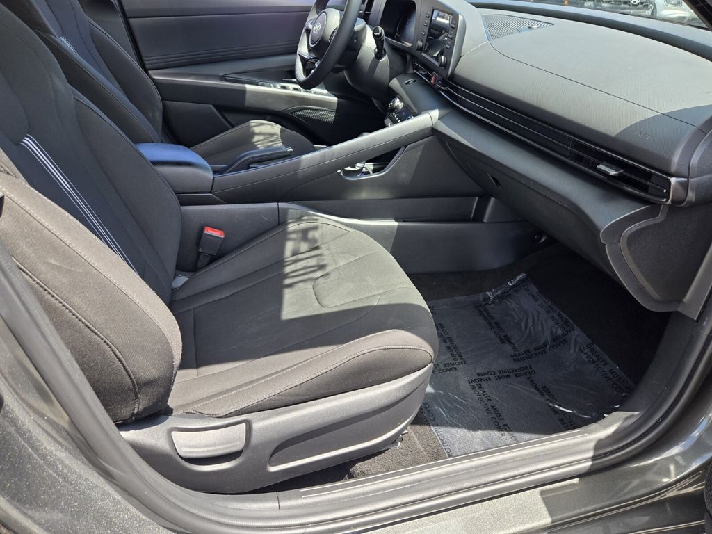 2025 Hyundai Elantra - $17,999