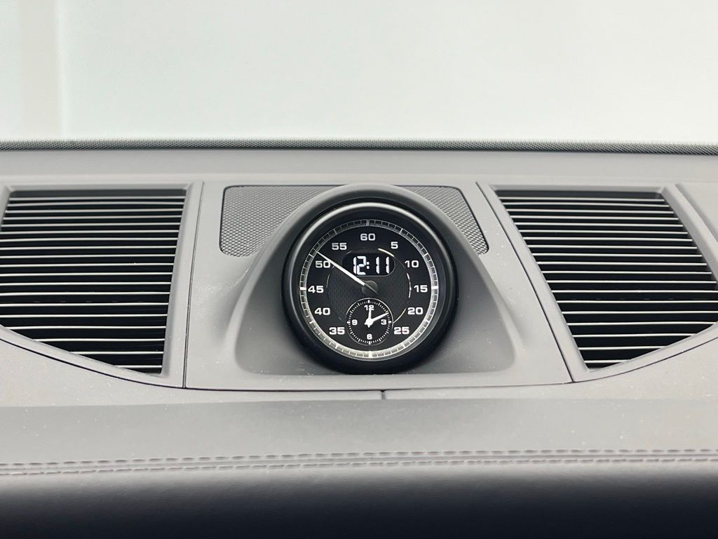 Thumbnail: 2023 Porsche Macan - 12