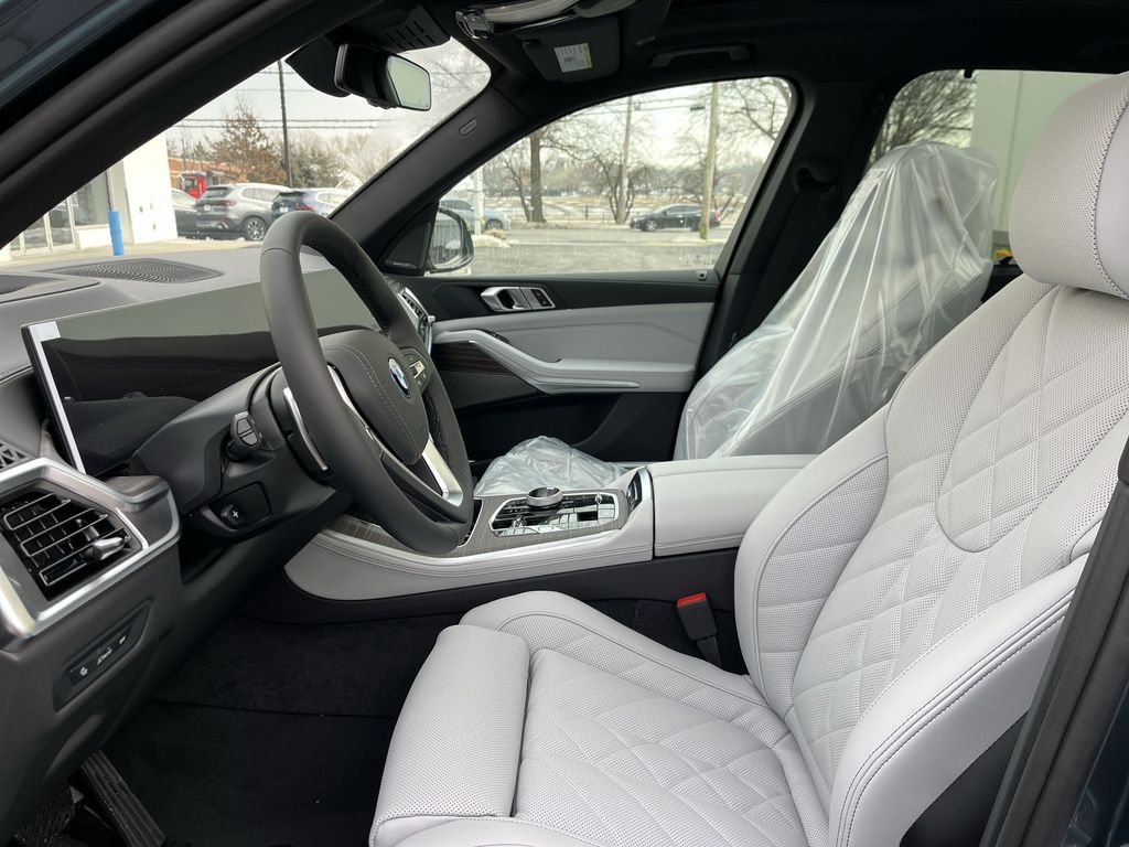 Thumbnail: 2026 BMW X5 - 11