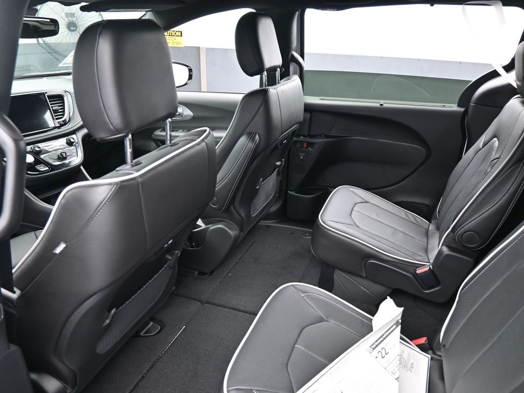 New 2026 Bright White Clearcoat Chrysler Limited image 27