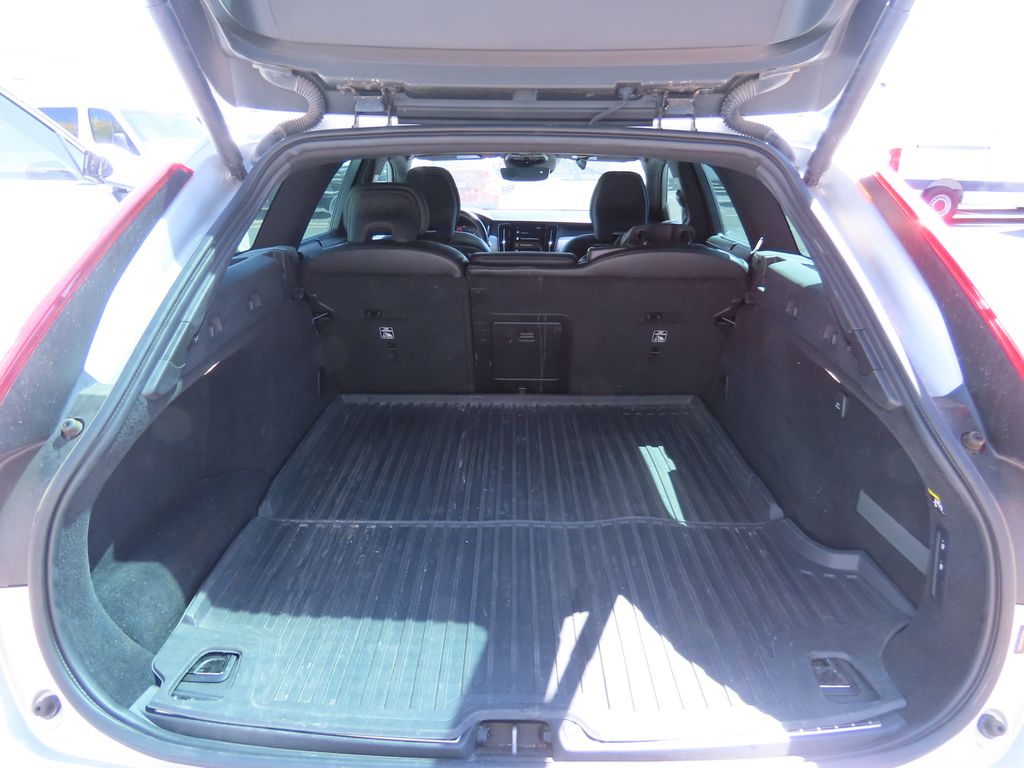 Thumbnail: 2019 Volvo V90 - 12