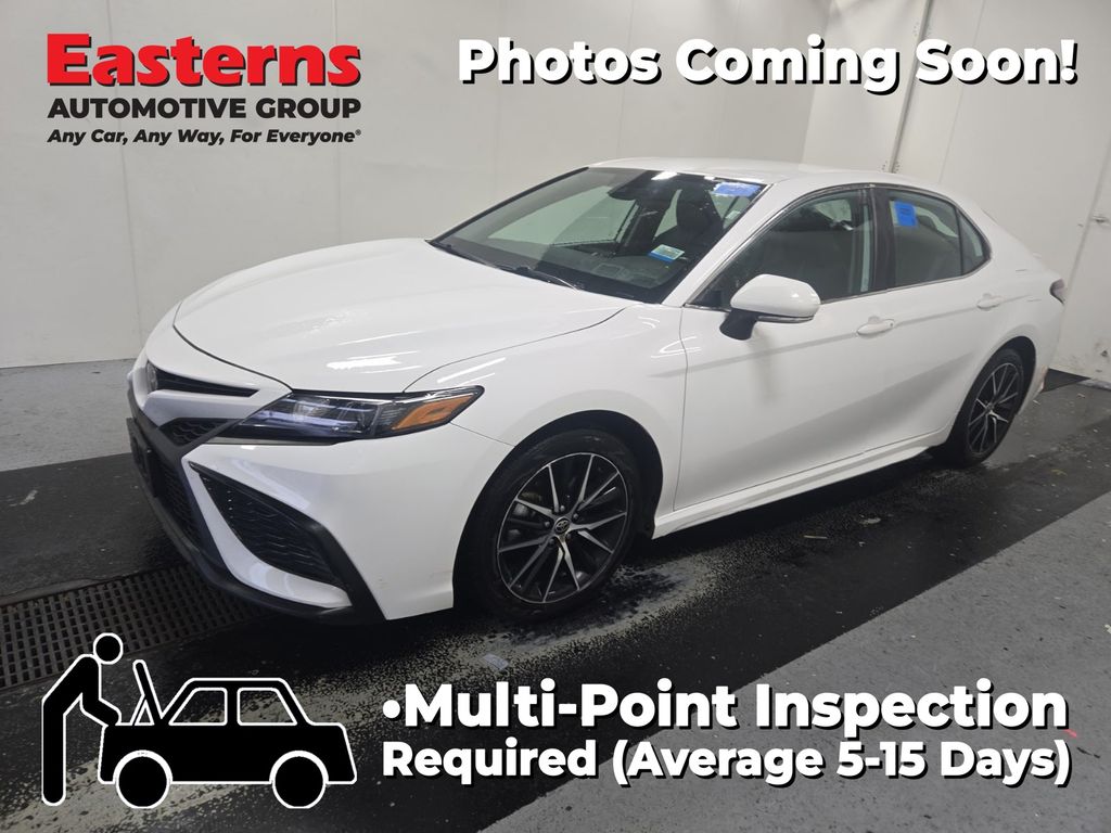 2023 Toyota Camry SE's photo