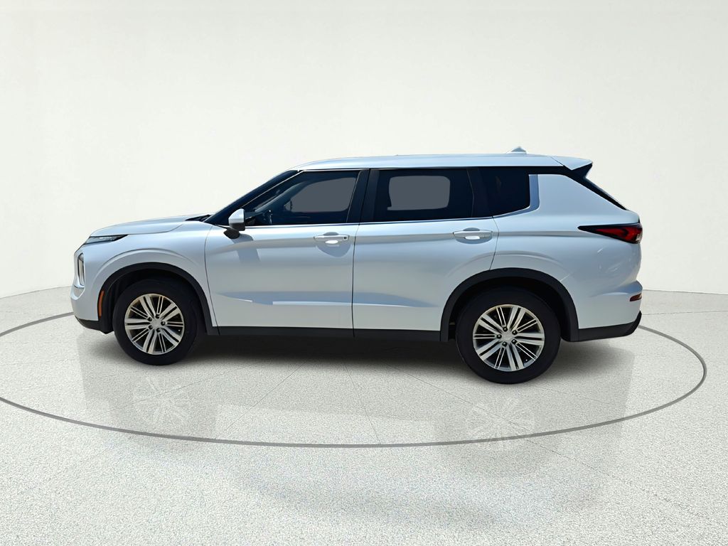 2023 Mitsubishi Outlander ES White at North Houston Mitsubishi