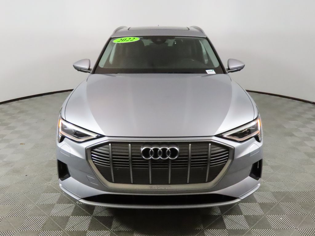 Thumbnail: 2022 Audi e-tron - 8