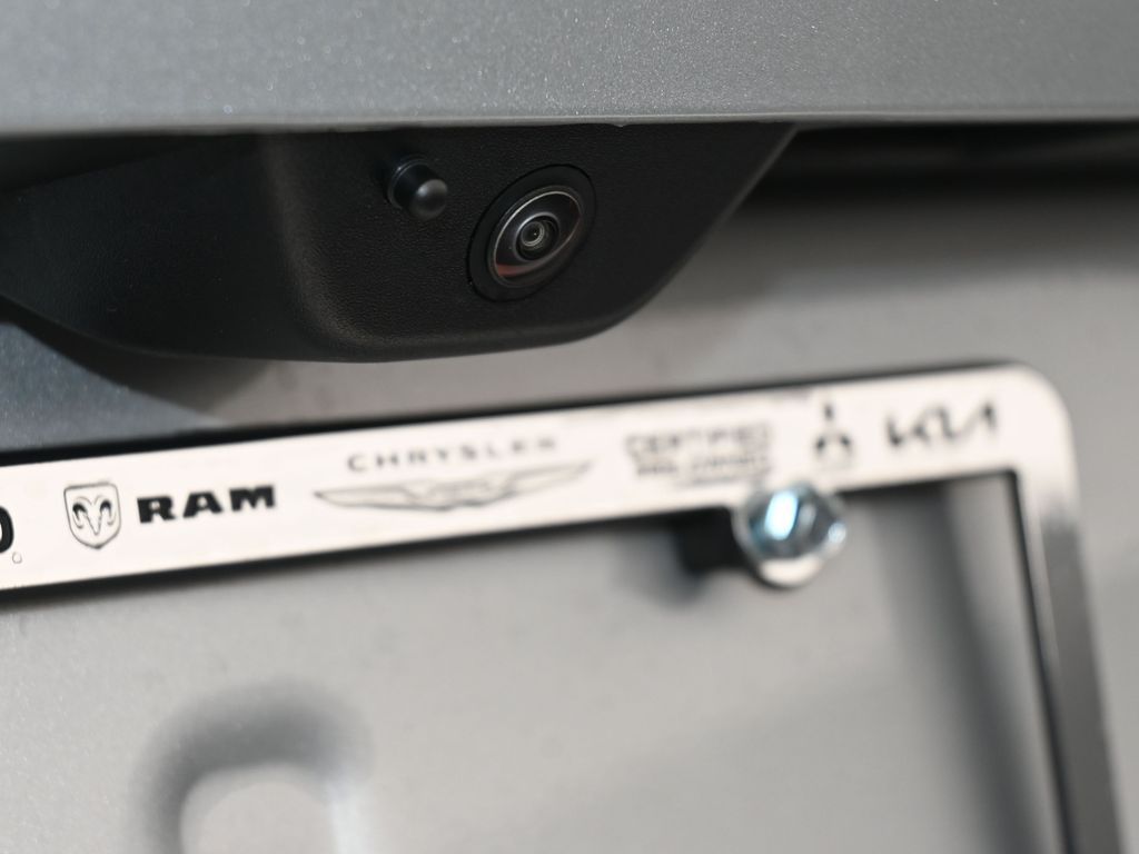 New 2025 Silver Zynith Jeep Summit image 39