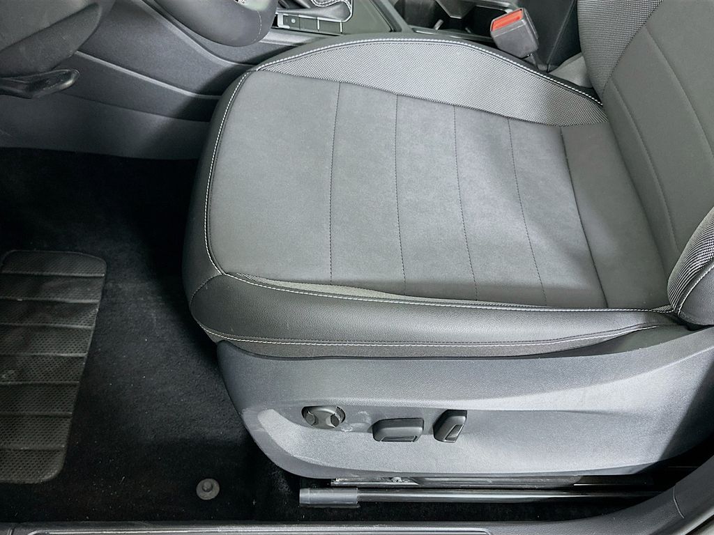 2024 Volkswagen Taos SE 19