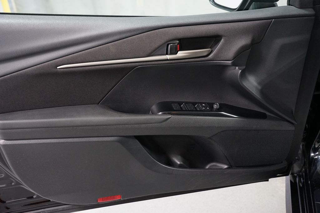 Thumbnail: 2025 Toyota Camry - 30