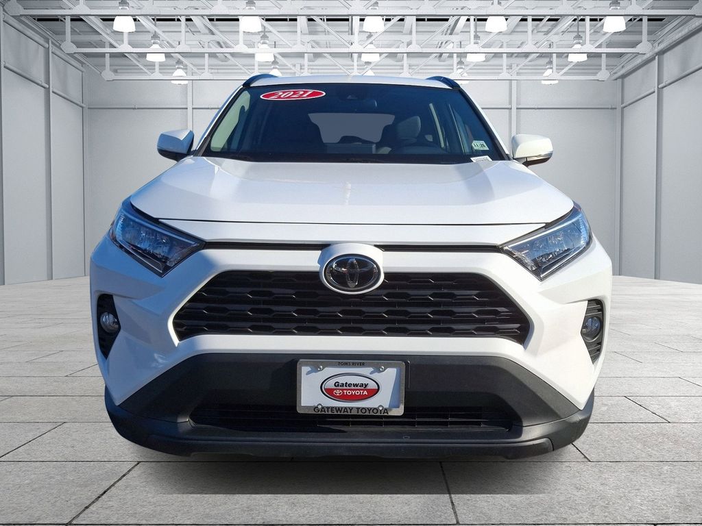 2021 Toyota RAV4 XLE 2