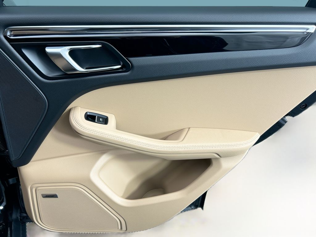 Thumbnail: 2026 Porsche Macan - 28