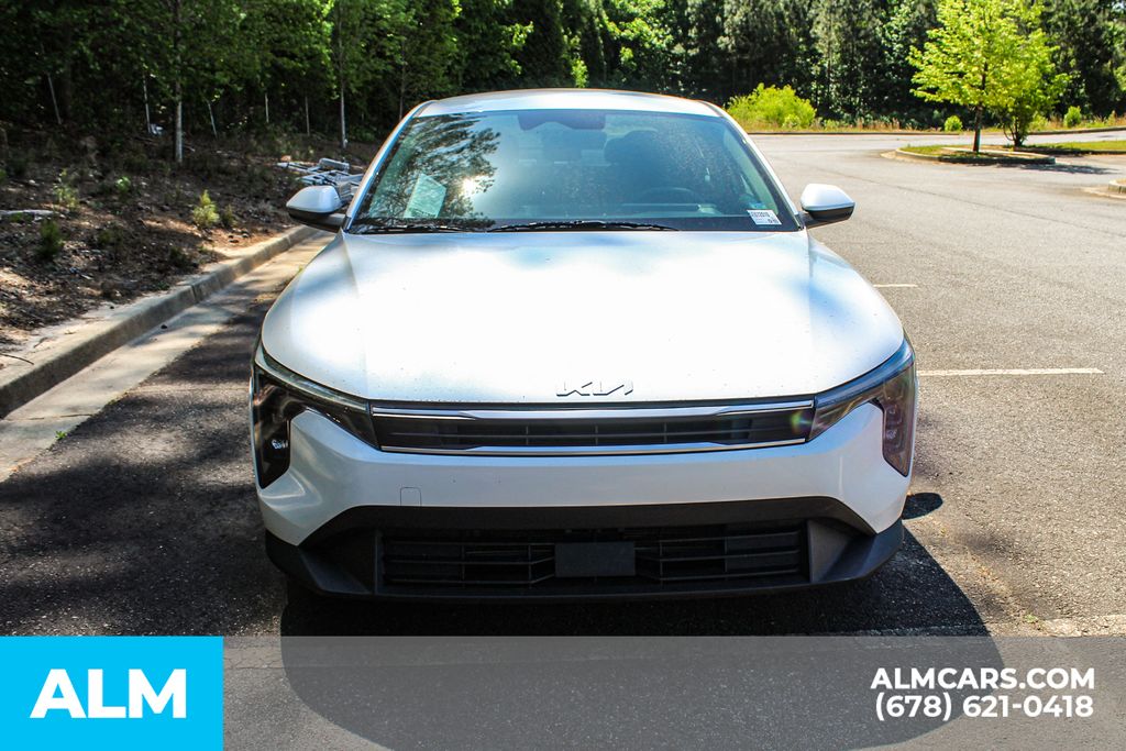 Used 2025 White Kia LXS image 9