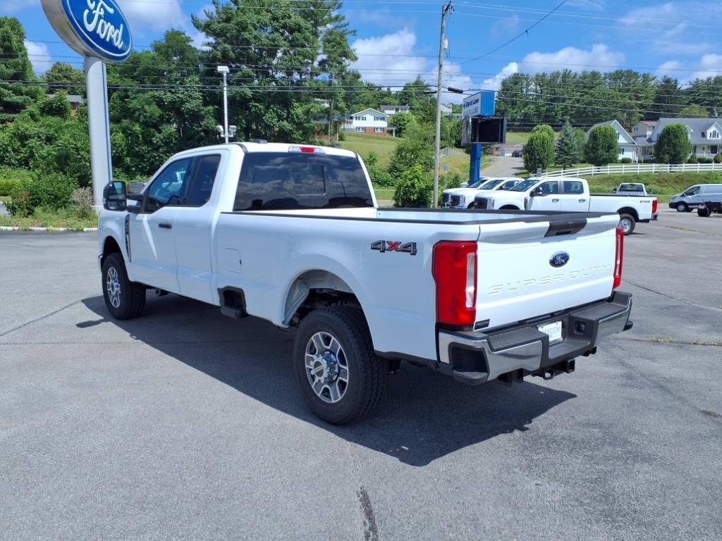 New 2025 White Ford XLT image 3