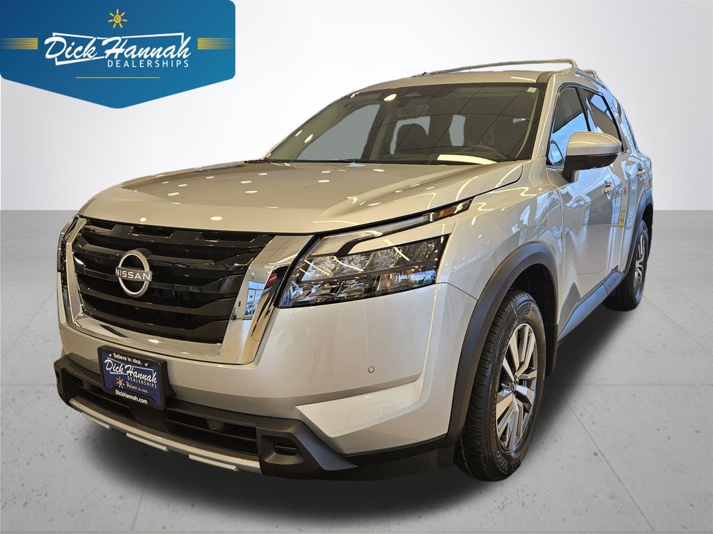 2025 Nissan Pathfinder SL
