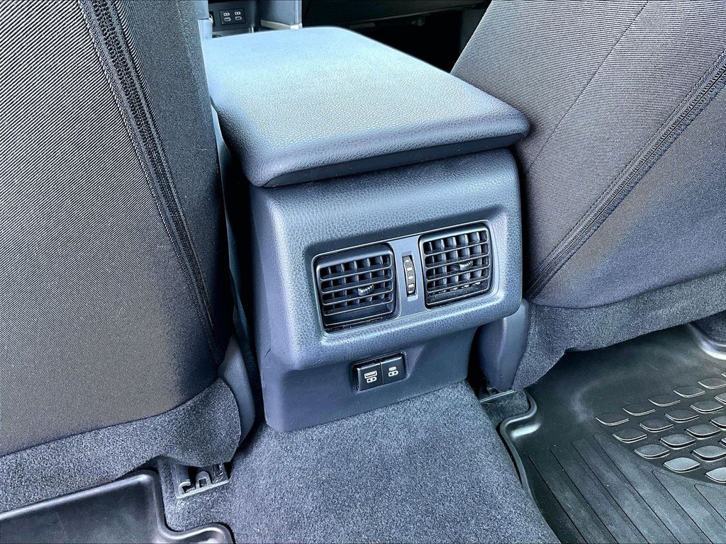 2025 Toyota Camry — photo 28