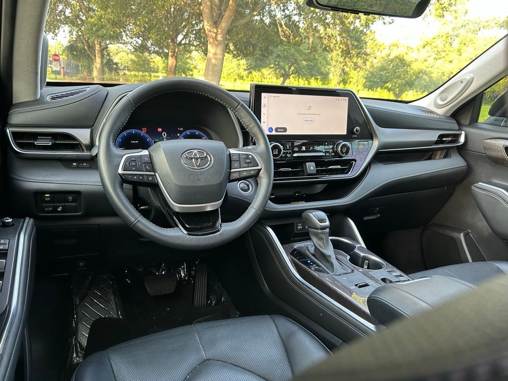 Thumbnail: 2024 Toyota Highlander - 12