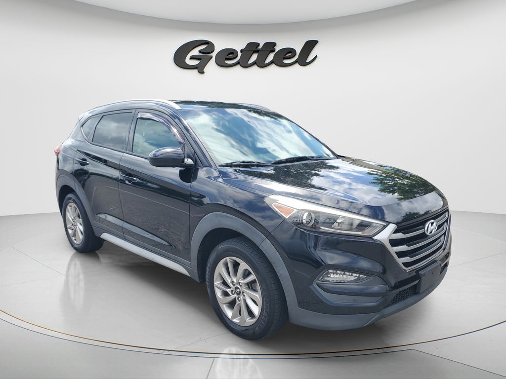 Used 2017 Black Hyundai SE image 3