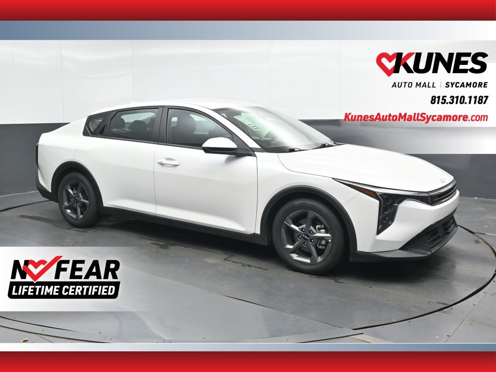 Snow White Pearl 2025 Kia K4 Sedan Front-Wheel Drive Continuously Variable Transmission