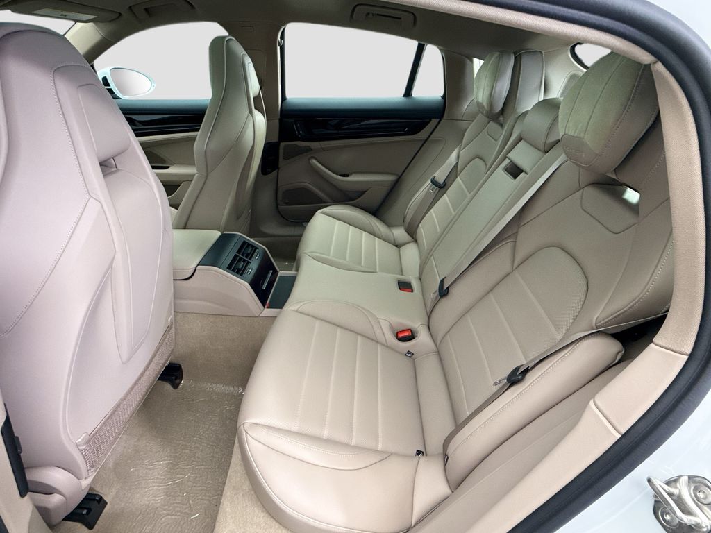 Thumbnail: 2026 Porsche Panamera - 19