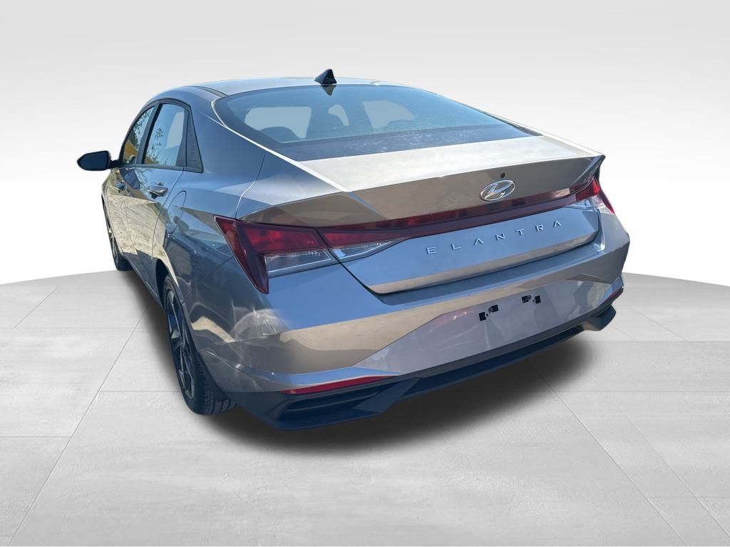 2023 Fluid Metal Hyundai Elantra SEL FWD Sedan