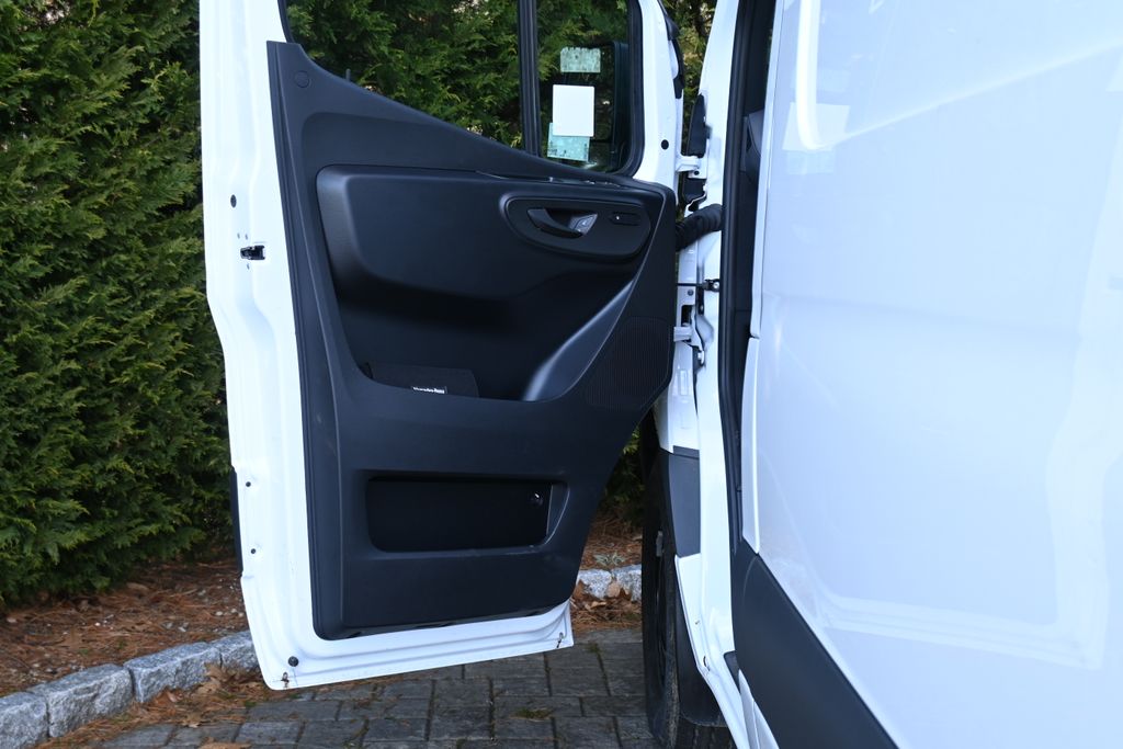 Thumbnail: 2025 Mercedes-Benz Sprinter - 14